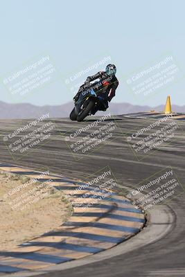 media/Dec-01-2025-Moto Forza (Mon) [[2daa91e15f]]/2-Intermediate Group/Session 2 (Turns 9 and 10)/